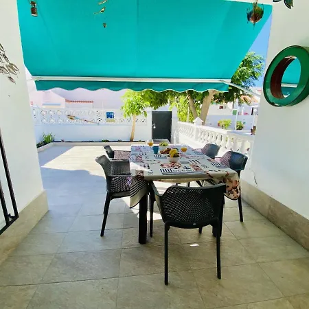 Beach Bungalow Holiday Home アデヘ