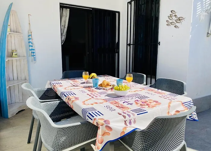 Beach Bungalow Holiday Home アデヘ