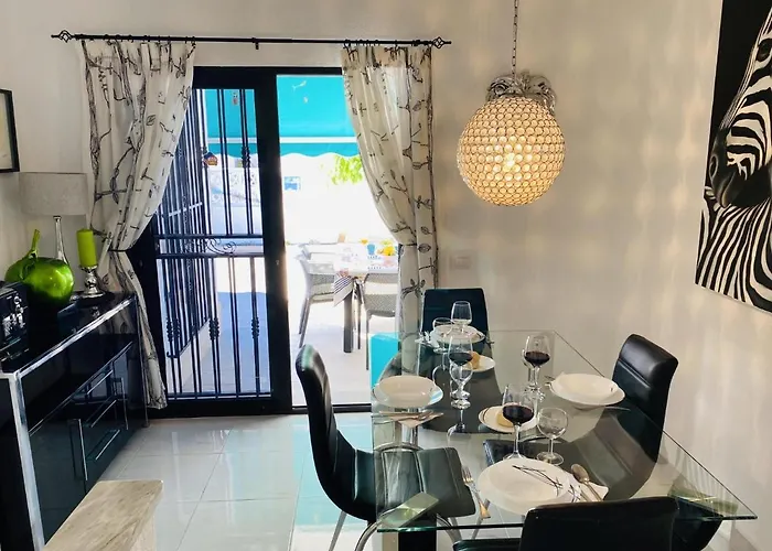 Beach Bungalow Holiday Home 度假居 阿德耶